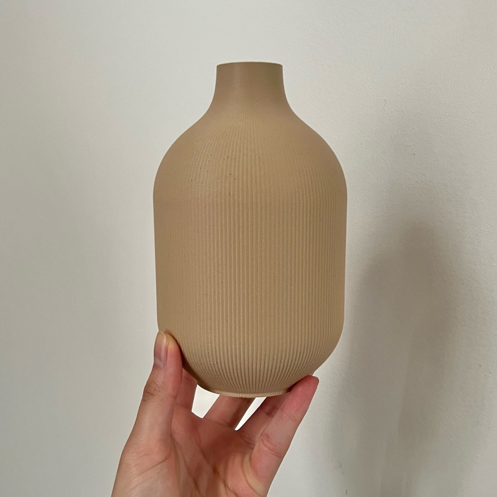 Honey & Ivy brown vase